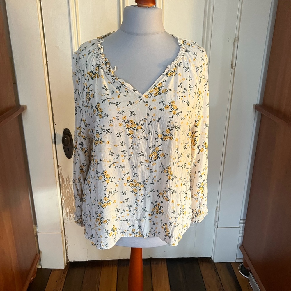 XL tunic, old navy. White with little yellow flowers. Super soft